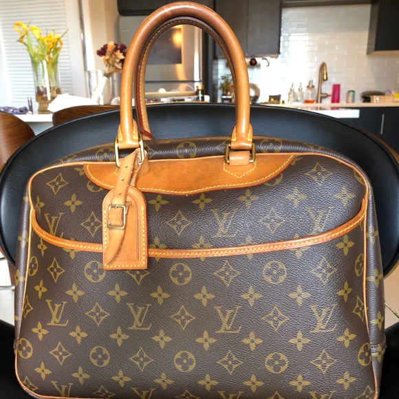Louis Vuitton Handbags - Aut. Louis Vuitton Deauville Monogram Canvas Bag